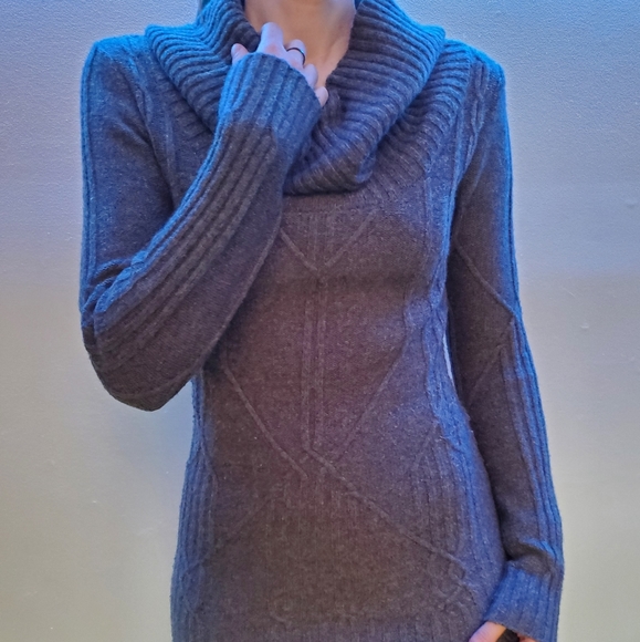 Le Chateau loose neck sweater - Picture 1 of 2